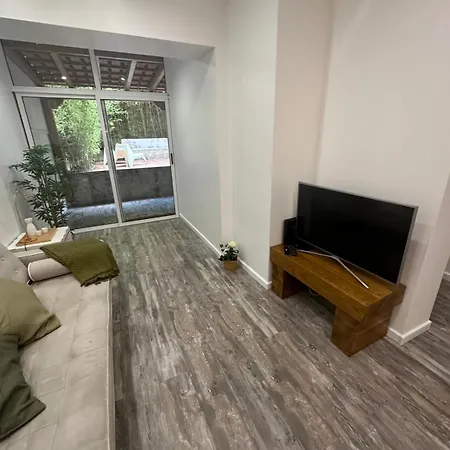 Near Monsanto W/ Barbecue * Lisboa