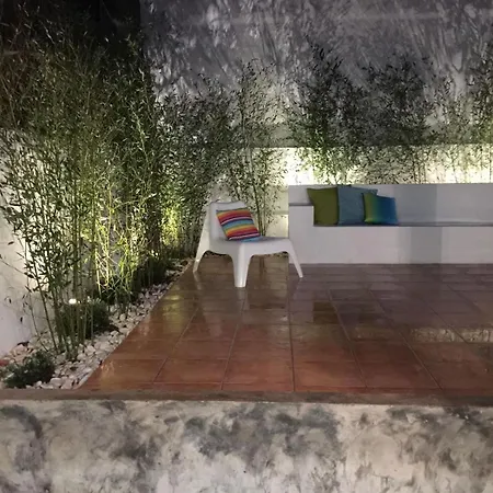 Near Monsanto W/ Barbecue * Lisboa